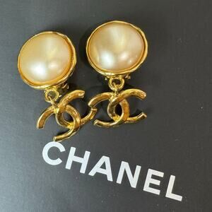 Chanel Vintage Faux Pearl CC Clip On Earrings 95P Barbie Collection Authentic